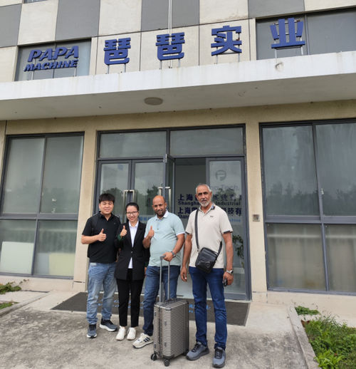 Un client irakien visite la Chine, signe un contrat sur place pour une ligne de production de billes de dattes et de sésame, félicite la qualité et le service des équipements