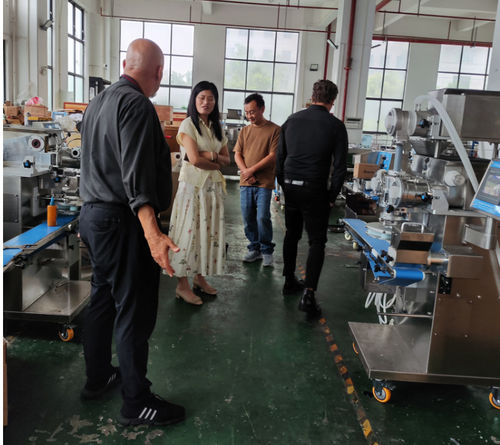 Derniers blogs de l'entreprise sur Augmentation du nombre de visiteurs à l'exposition: les acheteurs mondiaux manifestent un fort intérêt pour le bar de protéines de Shanghai Papa's