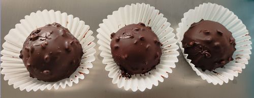 Derniers blogs de l'entreprise sur Une technologie innovante de revêtement simultané chocolat et cacahuète résout avec succès le défi de la production de mochi.